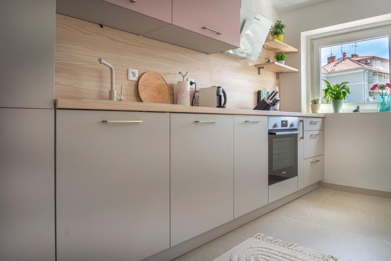Cool Attic Apartment Marina Сплит Экстерьер фото